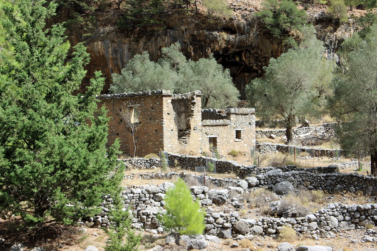 Stone buildings of the former village of Samaria